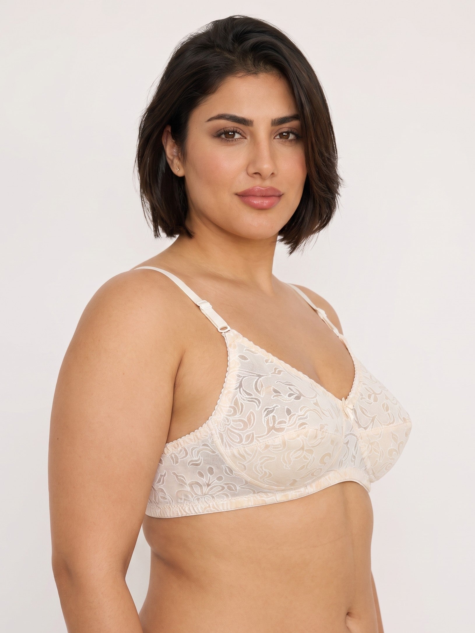 Skin Like-Me Eves Bra on curvy model with side-view floral lace detailing. #color_skin